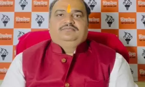 सीएम फडणवीस मूवी देख रहे प्रदेश के इमरजेंसी जैसे हालात नहीं: आनंद दुबे