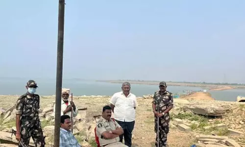 Andhra: कुरनूल में श्रद्धालुओं को सिंगोतम मंदिर में दर्शन के लिए संघर्ष करना पड़ा