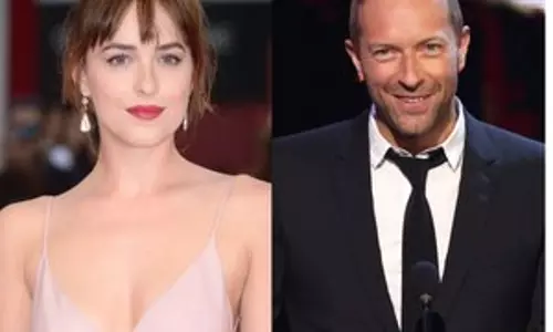 Chris Martin और डकोटा जॉनसन ने भारत में हाथ थामकर अलग होने की अफवाहों को खारिज किया