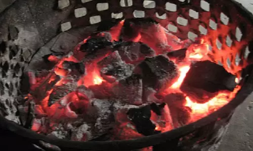 ठंड से बचने जलाई अंगीठी बन गई मौत का सामान, दंपति की कमरे में दर्दनाक मौत
