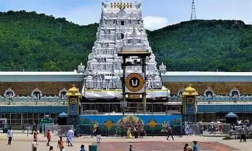 Andhra Pradesh: वैकुंठ द्वार दर्शन टोकन समाप्त Andhra Pradesh: वैकुंठ द्वार दर्शन टोकन समाप्त