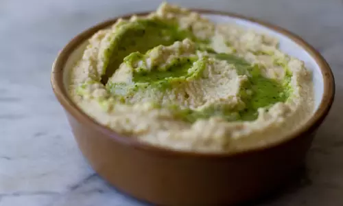 हरे आम के साथ हल्दी हम्मस रेसिपी हरे आम के साथ हल्दी हम्मस रेसिपी