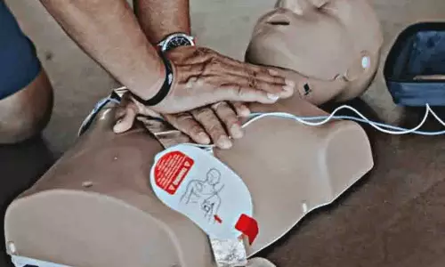 108 टीम द्वारा त्वरित CPR से नवजात शिशु की जान बचाई गई 108 टीम द्वारा त्वरित CPR से नवजात शिशु की जान बचाई गई