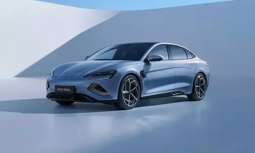 BYD ने कई बेहतरीन फीचर्स वाली इलेक्ट्रिक कार पेश की BYD ने कई बेहतरीन फीचर्स वाली इलेक्ट्रिक कार पेश की