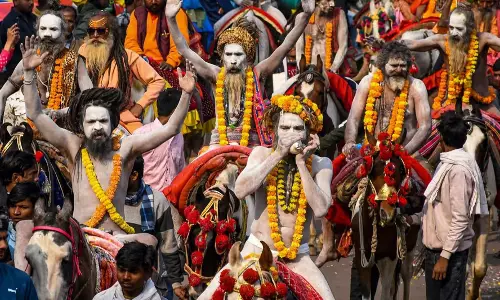 नागा साधु को हर हाल में इन 5 नियमों का पालन करना चाहिए नागा साधु को हर हाल में इन 5 नियमों का पालन करना चाहिए