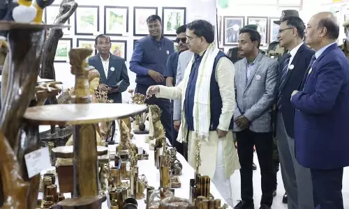 Tripura के मुख्यमंत्री ने पुलिस कर्मियों की कलात्मक प्रतिभा को प्रदर्शित Tripura के मुख्यमंत्री ने पुलिस कर्मियों की कलात्मक प्रतिभा को प्रदर्शित