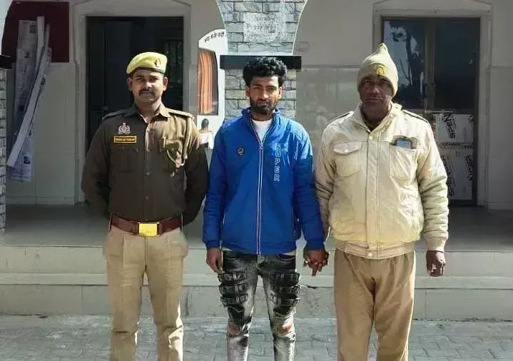 Basti: पुलिस टीम ने नाबालिग लड़की को बहला-फुसलाकर भगाने वाले आरोपी को दबोचा Basti: पुलिस टीम ने नाबालिग लड़की को बहला-फुसलाकर भगाने वाले आरोपी को दबोचा