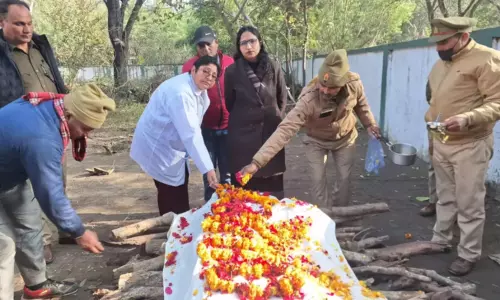 Meerut: तेंदुए का पोस्टमार्टम के बाद संजय वन रिठानी में समस्त अंगों सहित दाह संस्कार किया गया Meerut: तेंदुए का पोस्टमार्टम के बाद संजय वन रिठानी में समस्त अंगों सहित दाह संस्कार किया गया