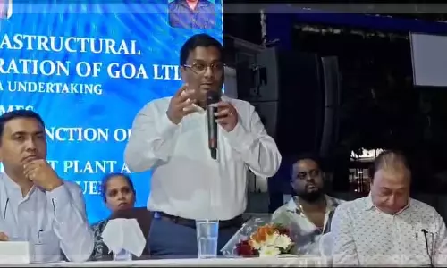 Venji Viegas द्वारा सीएम सावंत की तुलना दयानंद बंदोडकर से करने पर विवाद खड़ा हो गया Venji Viegas द्वारा सीएम सावंत की तुलना दयानंद बंदोडकर से करने पर विवाद खड़ा हो गया
