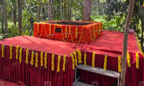 Kerala : नेय्यातिनकारा गोपन के पार्थिव शरीर को दफनाया गया Kerala : नेय्यातिनकारा गोपन के पार्थिव शरीर को दफनाया गया
