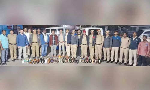 तेलंगाना आबकारी अधिकारियों ने Vikarabad में 84 शराब की बोतलें जब्त कीं