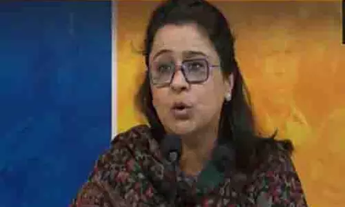 AAP का आरोप है कि बीजेपी के लोगों ने अरविंद केजरीवाल की कार पर किया हमला AAP का आरोप है कि बीजेपी के लोगों ने अरविंद केजरीवाल की कार पर किया हमला