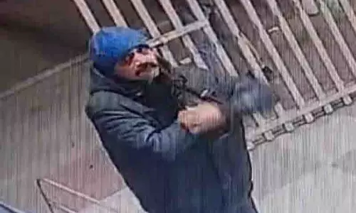 Amritsar: सड़क दुर्घटना में घायल व्यक्ति के 2 लाख रुपये चुरा लिए Amritsar: सड़क दुर्घटना में घायल व्यक्ति के 2 लाख रुपये चुरा लिए