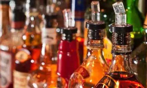 Kerala : सरकार ने पलक्कड़ में शराब बनाने वाली इकाई को मंजूरी दी, विपक्ष ने विरोध तेज किया