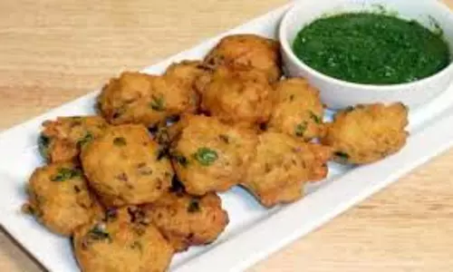 Moong dal के मसालेदार पकोड़े,घर वाले हो जाएंगे दीवाने