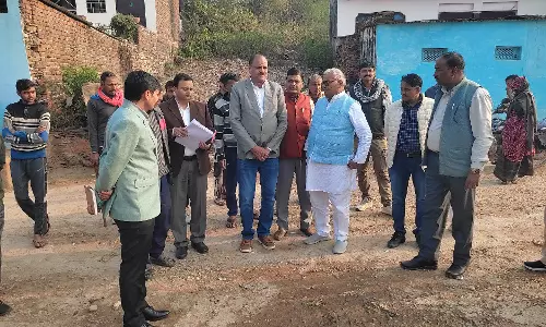 Bundi: पंचायतीराज मंत्री ने किया नारायणपुर व ओवण गांव में सफाई व्‍यवस्‍था का औचक निरीक्षण