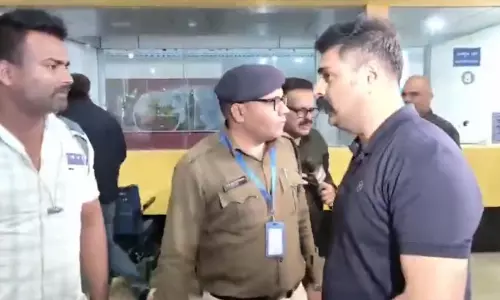 रायपुर पहुंची मुंबई क्राइम ब्रांच की टीम, देखें VIDEO... रायपुर पहुंची मुंबई क्राइम ब्रांच की टीम, देखें VIDEO...