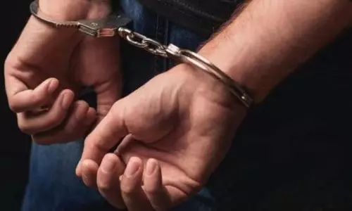 14.89 करोड़ की धोखाधड़ी का मामला सुलझा, शेयर मार्केट घोटाले का आरोपी गिरफ्तार 14.89 करोड़ की धोखाधड़ी का मामला सुलझा, शेयर मार्केट घोटाले का आरोपी गिरफ्तार