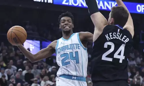 Brandon Miller कलाई के लिगामेंट में चोट के कारण अनिश्चित काल के लिए बाहर Brandon Miller कलाई के लिगामेंट में चोट के कारण अनिश्चित काल के लिए बाहर