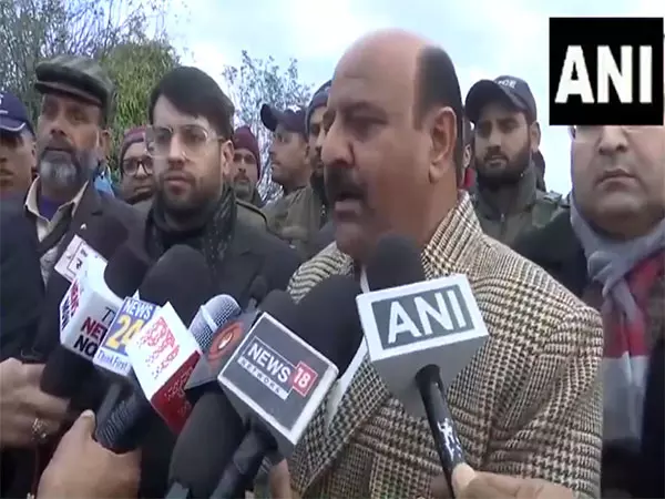 J-K: 16 रहस्यमय मौतों के बाद स्थिति का आकलन करने के लिए उपमुख्यमंत्री ने बुधल का दौरा किया J-K: 16 रहस्यमय मौतों के बाद स्थिति का आकलन करने के लिए उपमुख्यमंत्री ने बुधल का दौरा किया