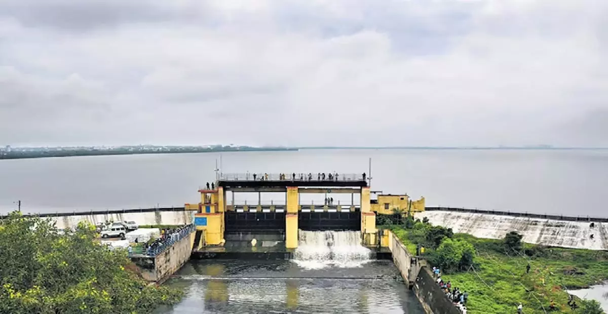Tamil Nadu: सुप्रीम कोर्ट ने रेड हिल्स जलग्रहण क्षेत्र पर यथास्थिति बनाए रखने का आदेश दिया Tamil Nadu: सुप्रीम कोर्ट ने रेड हिल्स जलग्रहण क्षेत्र पर यथास्थिति बनाए रखने का आदेश दिया