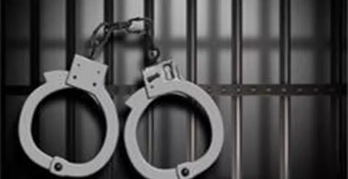 Tamil Nadu: जौहरी से 40 लाख रुपये की ठगी के आरोप में दो गिरफ्तार Tamil Nadu: जौहरी से 40 लाख रुपये की ठगी के आरोप में दो गिरफ्तार