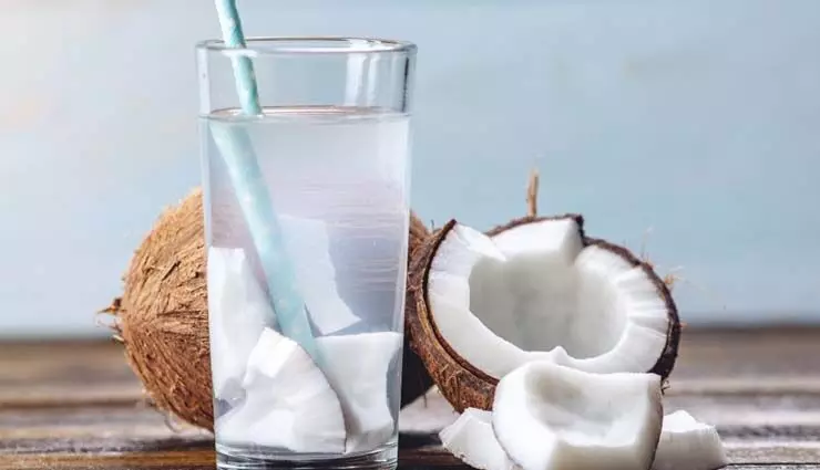 coconut water: किन लोगों को ज़्यादा नारियल पानी नहीं पीना चाहिए, जानें इसके साइड इफ़ेक्ट