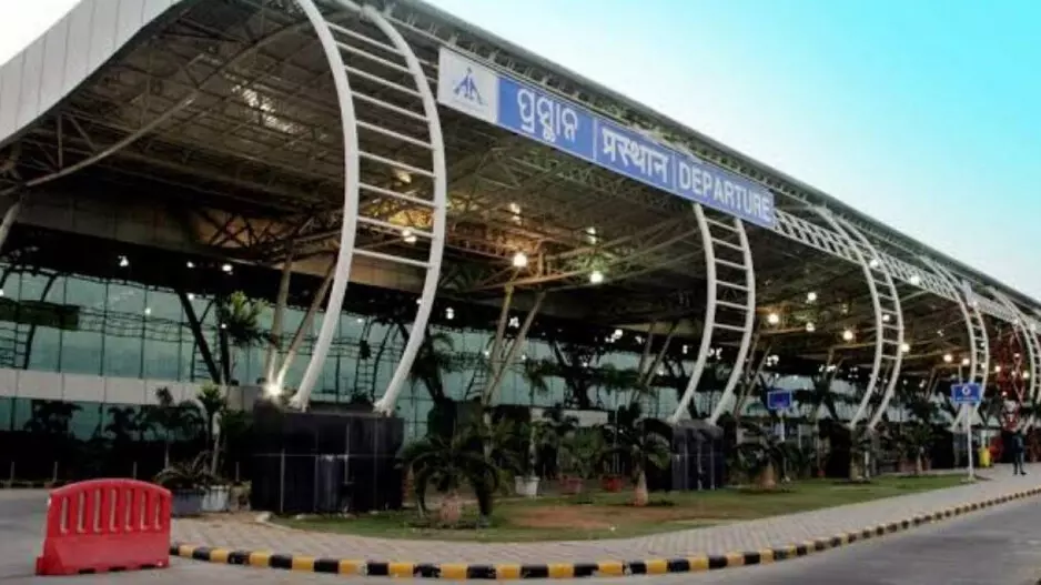 Bhubaneswar एयरपोर्ट नया केंद्र बनता जा रहा, 12 दिनों में 20 करोड़ रुपये का गांजा जब्त Bhubaneswar एयरपोर्ट नया केंद्र बनता जा रहा, 12 दिनों में 20 करोड़ रुपये का गांजा जब्त