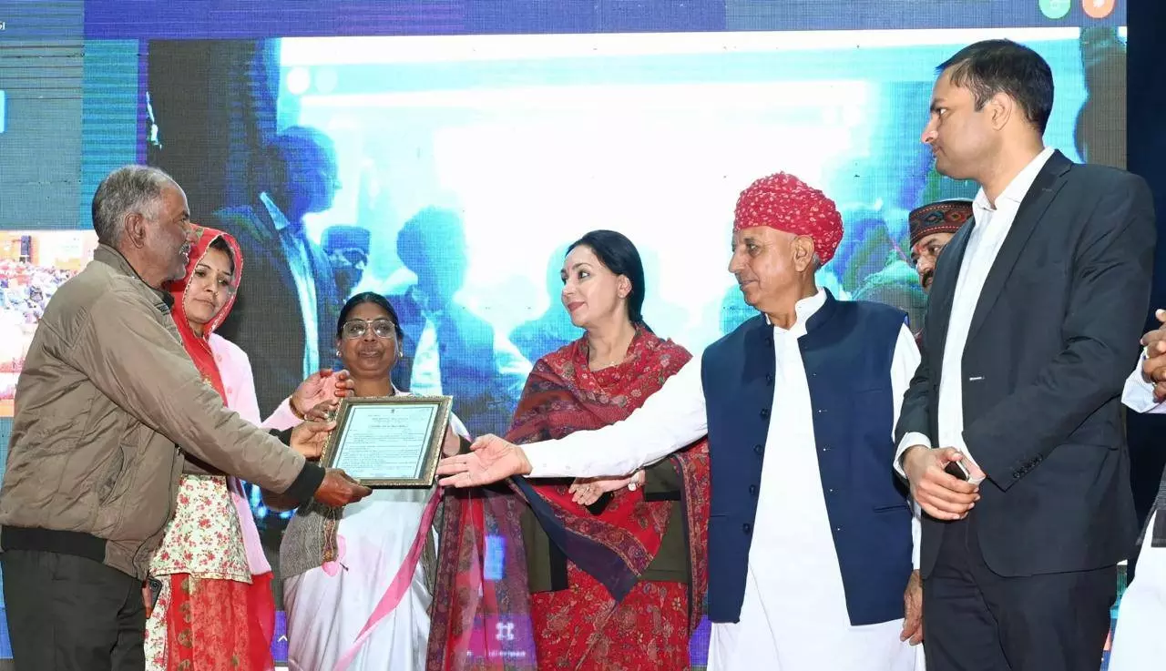 Jaipur: स्वामित्व योजना— उप मुख्यमंत्री दिया कुमारी ने जिला स्तरीय कार्यक्रम में पट्टे किए वितरित Jaipur: स्वामित्व योजना— उप मुख्यमंत्री दिया कुमारी ने जिला स्तरीय कार्यक्रम में पट्टे किए वितरित