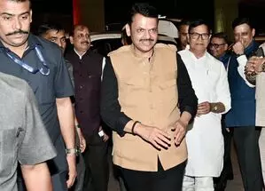 Maharashtra CM विश्व आर्थिक मंच में भाग लेने के लिए दावोस के लिए रवाना हुए