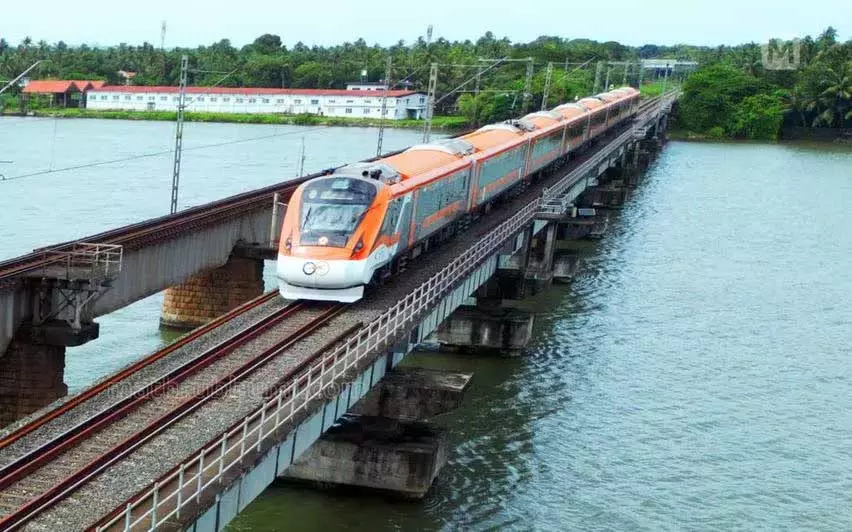 Kerala : रेलयात्री रिपोर्ट वंदे भारत ने समय की पाबंदी में केरल की ट्रेनों को पीछे छोड़ा Kerala : रेलयात्री रिपोर्ट वंदे भारत ने समय की पाबंदी में केरल की ट्रेनों को पीछे छोड़ा