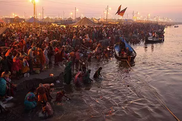 Prayagraj में 2025 के कुंभ मेले में आपको ये 5 काम करने चाहिए Prayagraj में 2025 के कुंभ मेले में आपको ये 5 काम करने चाहिए