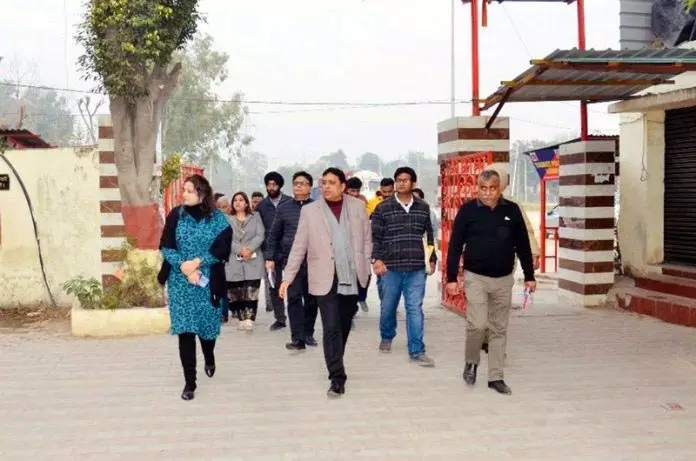 Jammu: पर्यटन निदेशक ने विकास कार्यों की समीक्षा की, यात्री निवास का दौरा किया Jammu: पर्यटन निदेशक ने विकास कार्यों की समीक्षा की, यात्री निवास का दौरा किया