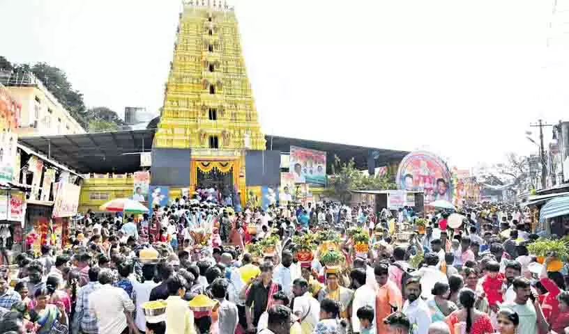 Sri Mallikarjuna स्वामी मंदिर की वार्षिक जात्रा कोमुरवेल्ली में शुरू हुई Sri Mallikarjuna स्वामी मंदिर की वार्षिक जात्रा कोमुरवेल्ली में शुरू हुई