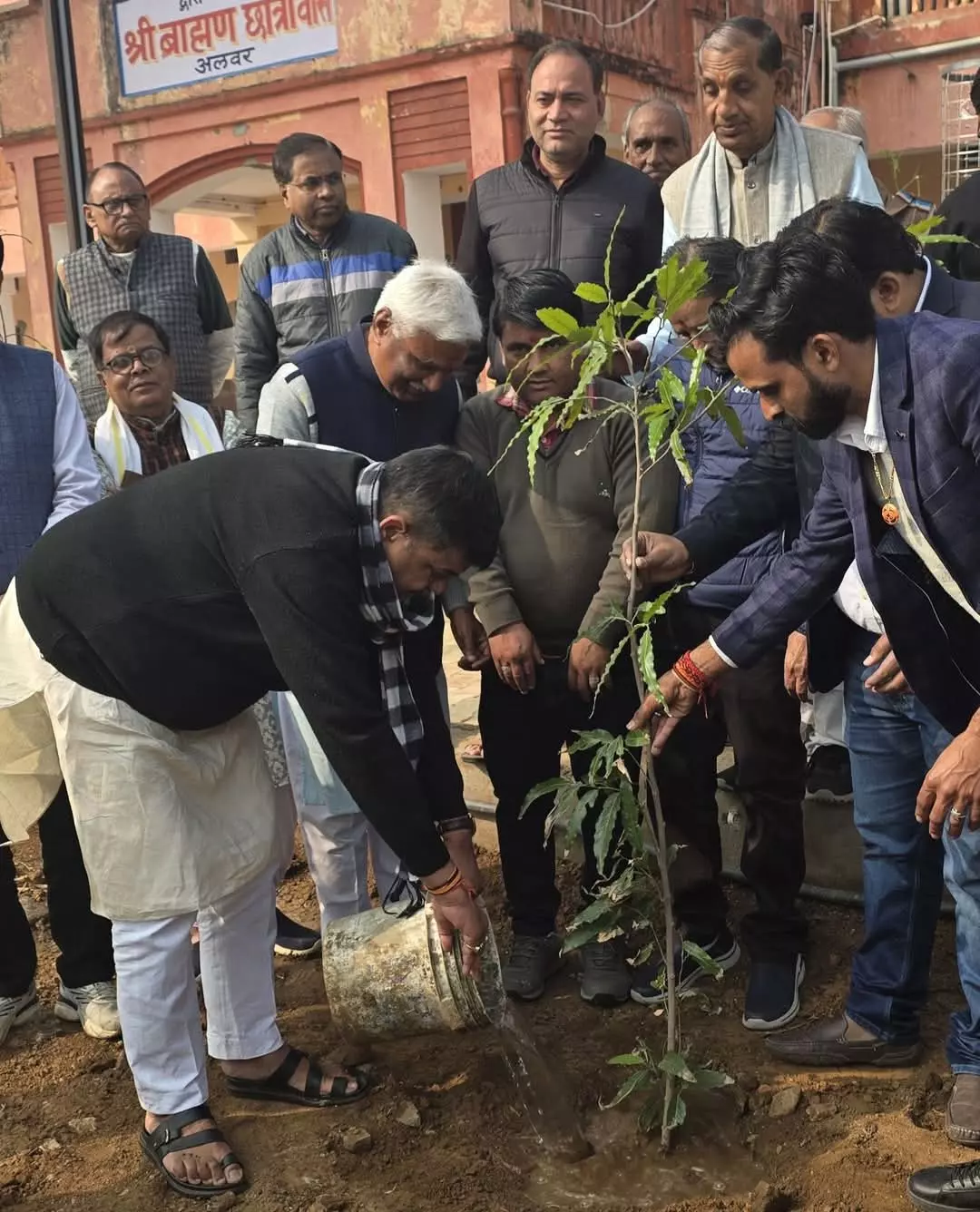 Jaipur: वन मंत्री ने पौधरोपण कर दिया पर्यावरण संरक्षण का संदेश Jaipur: वन मंत्री ने पौधरोपण कर दिया पर्यावरण संरक्षण का संदेश
