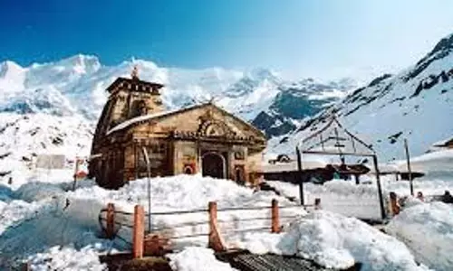 Uttarakhand Weather: मौसम ने बदला मिजाज, पड़ रही है कड़ाके की ठंड Uttarakhand Weather: मौसम ने बदला मिजाज, पड़ रही है कड़ाके की ठंड