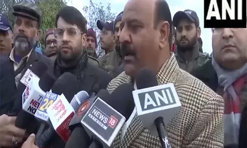 J-K: 16 रहस्यमय मौतों के बाद स्थिति का आकलन करने के लिए उपमुख्यमंत्री ने बुधल का दौरा किया J-K: 16 रहस्यमय मौतों के बाद स्थिति का आकलन करने के लिए उपमुख्यमंत्री ने बुधल का दौरा किया