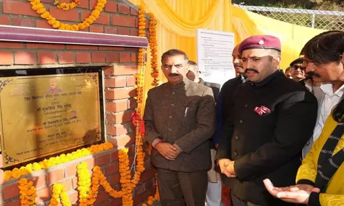 J&K: जमीन हड़पने के आरोप में व्यक्ति को पीएसए के तहत हिरासत में लिया गया J&K: जमीन हड़पने के आरोप में व्यक्ति को पीएसए के तहत हिरासत में लिया गया