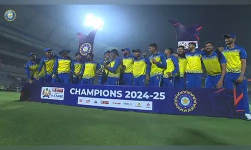 Karnataka ने फाइनल में विदर्भ को हराकर विजय हजारे ट्रॉफी 2024-25 का खिताब जीता Karnataka ने फाइनल में विदर्भ को हराकर विजय हजारे ट्रॉफी 2024-25 का खिताब जीता