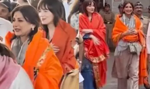 क्रिस मार्टिन की प्रेमिका डकोटा जॉनसन इस बॉलीवुड सेलेब के साथ Siddhivinayak मंदिर गईं क्रिस मार्टिन की प्रेमिका डकोटा जॉनसन इस बॉलीवुड सेलेब के साथ Siddhivinayak मंदिर गईं
