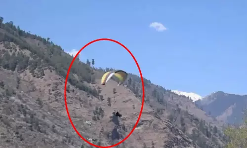 महिला टूरिस्ट और पैराग्लाइडिंग पायलट की मौत, पुलिस ने दर्ज की FIR, दिल दहला देगी यह खबर महिला टूरिस्ट और पैराग्लाइडिंग पायलट की मौत, पुलिस ने दर्ज की FIR, दिल दहला देगी यह खबर