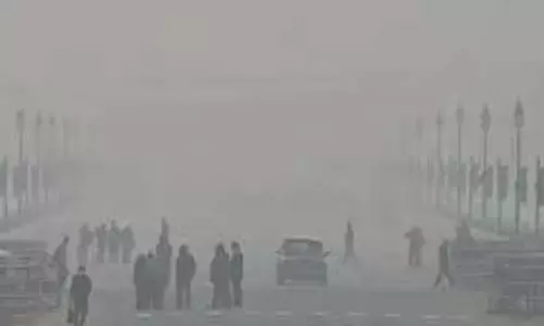 UP weather: घने कोहरे की चपेट में पूरा शहर, कई जिलों में बारिश का अलर्ट UP weather: घने कोहरे की चपेट में पूरा शहर, कई जिलों में बारिश का अलर्ट