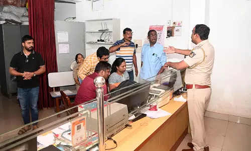 Bank robbery: 14 करोड़ रुपये का सोना लूटा गया