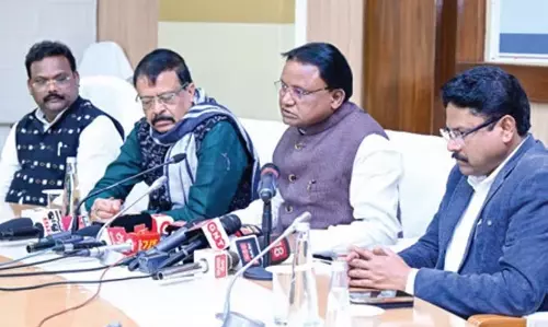 CM Charan Majhi: सिंगापुर के राष्ट्रपति की यात्रा से ओडिशा में निवेशकों की रुचि बढ़ी CM Charan Majhi: सिंगापुर के राष्ट्रपति की यात्रा से ओडिशा में निवेशकों की रुचि बढ़ी