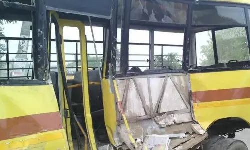 Assam : उमरोंगसो में स्कूल बस दुर्घटना में एक छात्र की मौत, 15 घायल