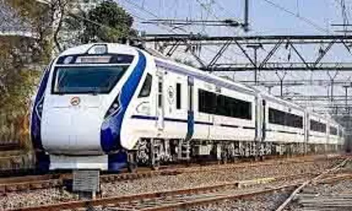 चेन्नई पहली एसी उपनगरीय ट्रेन सेवा के लिए तैयार चेन्नई पहली एसी उपनगरीय ट्रेन सेवा के लिए तैयार