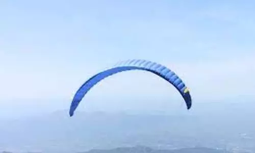 Himachal Pradesh: पैराग्लाइडिंग करते समय संतुलन खो बैठी युवती खाई गिरी,अस्पताल में मौत Himachal Pradesh: पैराग्लाइडिंग करते समय संतुलन खो बैठी युवती खाई गिरी,अस्पताल में मौत