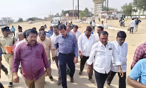 HYDRAA आयुक्त ने जगदगिरिगुट्टा मंदिर भूमि अतिक्रमण की जांच की HYDRAA आयुक्त ने जगदगिरिगुट्टा मंदिर भूमि अतिक्रमण की जांच की