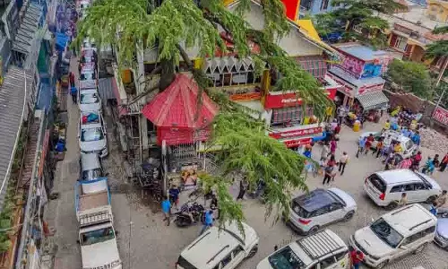 धर्मशाला में पर्यटन में गिरावट के मुद्दे पर होटल एसोसिएशन ने CM Sukhu से की मुलाकात