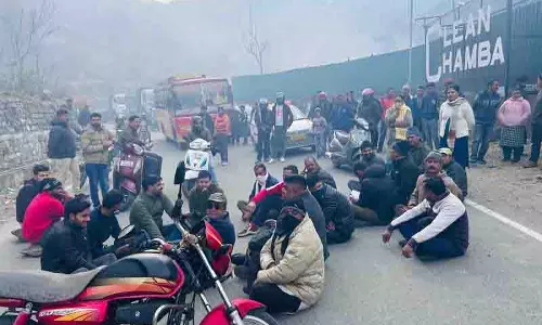 Kuranh अपशिष्ट उपचार संयंत्र में लगी आग को लेकर निवासियों ने राजमार्ग जाम किया
